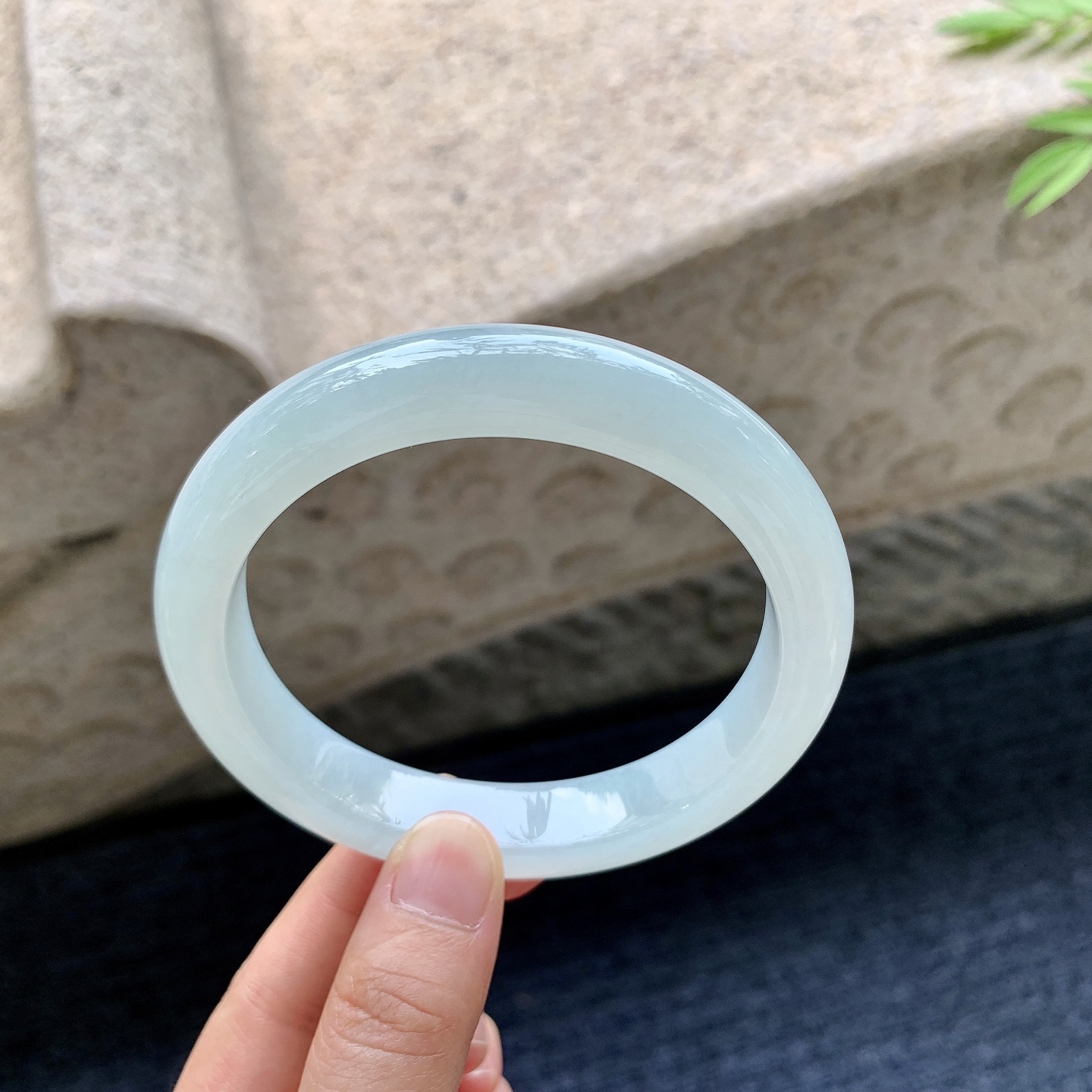 正圈64 65 圈口65/12.8/9.5 编码T1092304 糯冰底色，水润，种老，细腻，无裂