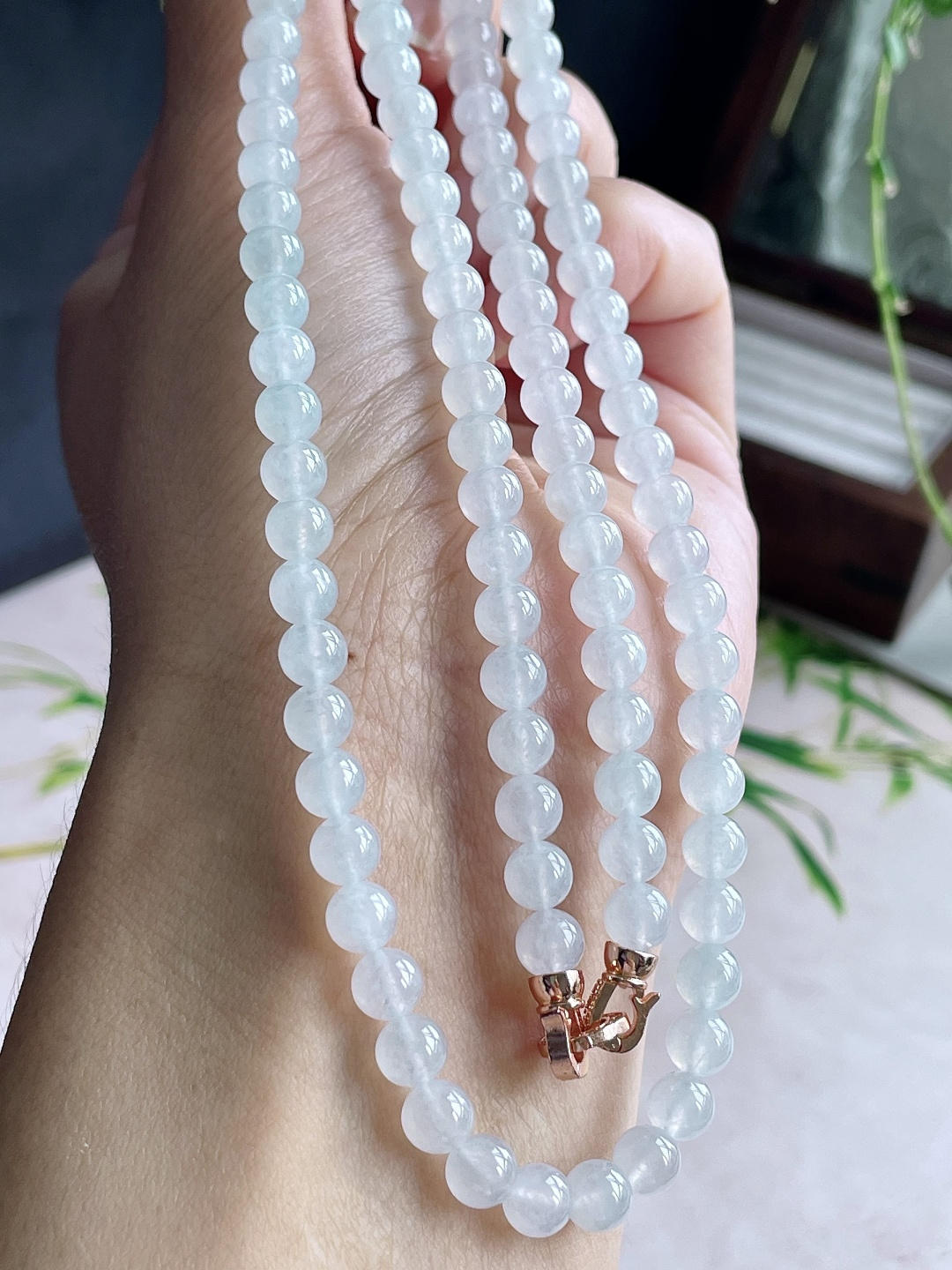 【珠子】白冰珠链圆珠珠子珠链 【说明】缅甸 性比高 【尺寸】5.7mm，35cm 【重量】40.4克