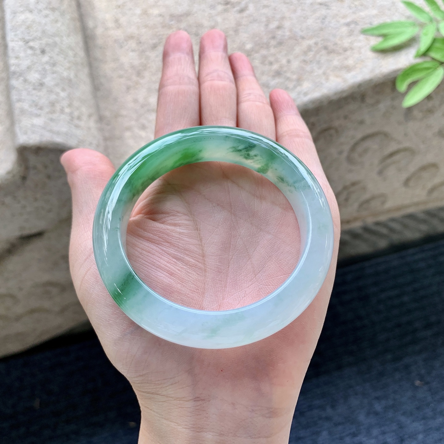 正圈54 55 圈口55.5/12.8/9.2 编码WW092231 冰糯辣绿，水润，种老，细腻，无裂