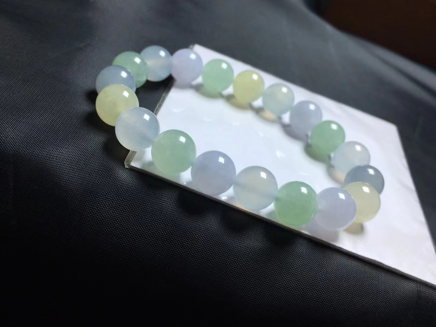 ️马卡龙手串，卡10mm，19颗，种好，玉质细腻，均匀，通透，清新，颗颗精选，耐看