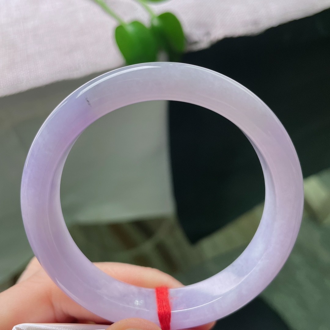 54.9/12/8.2，正圈，棉线，温润糯冰玉质细腻柔和，满圈静谧氤氲，紫气盈盈，腕间尽显温婉古典气韵。ss59331a