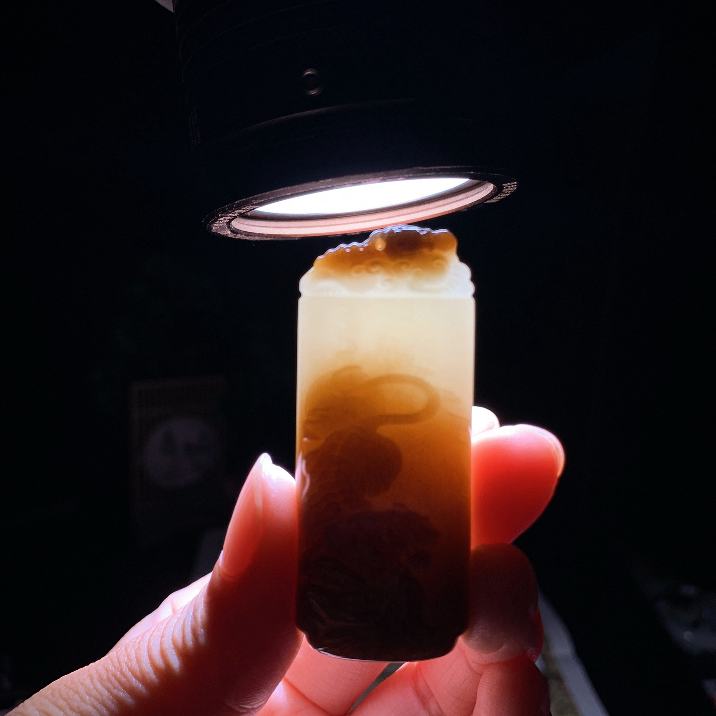 新疆和田玉白玉且末糖虎虎生威老虎挂件 尺寸59/24/10重31克。玉质细腻油润。手推出油。佩戴高端典雅。lt260921