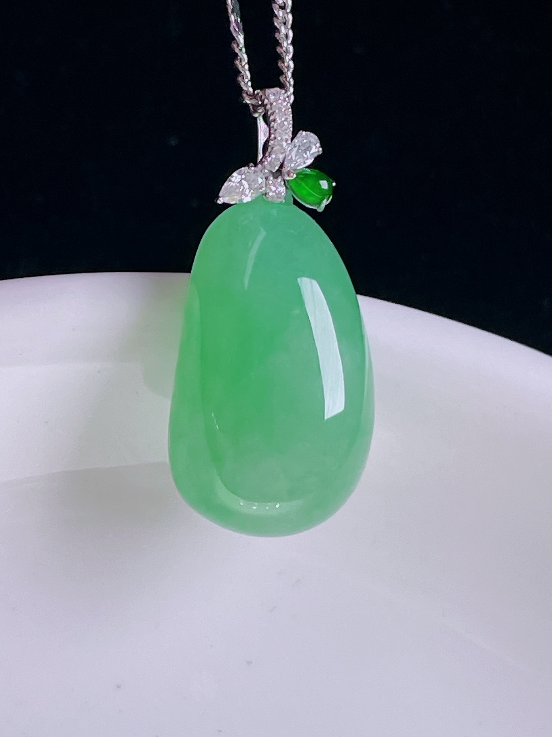 冰绿福瓜，18k镶嵌，老种起光，细底通透，尺寸：25.3裸石21/12/6.8mm0922