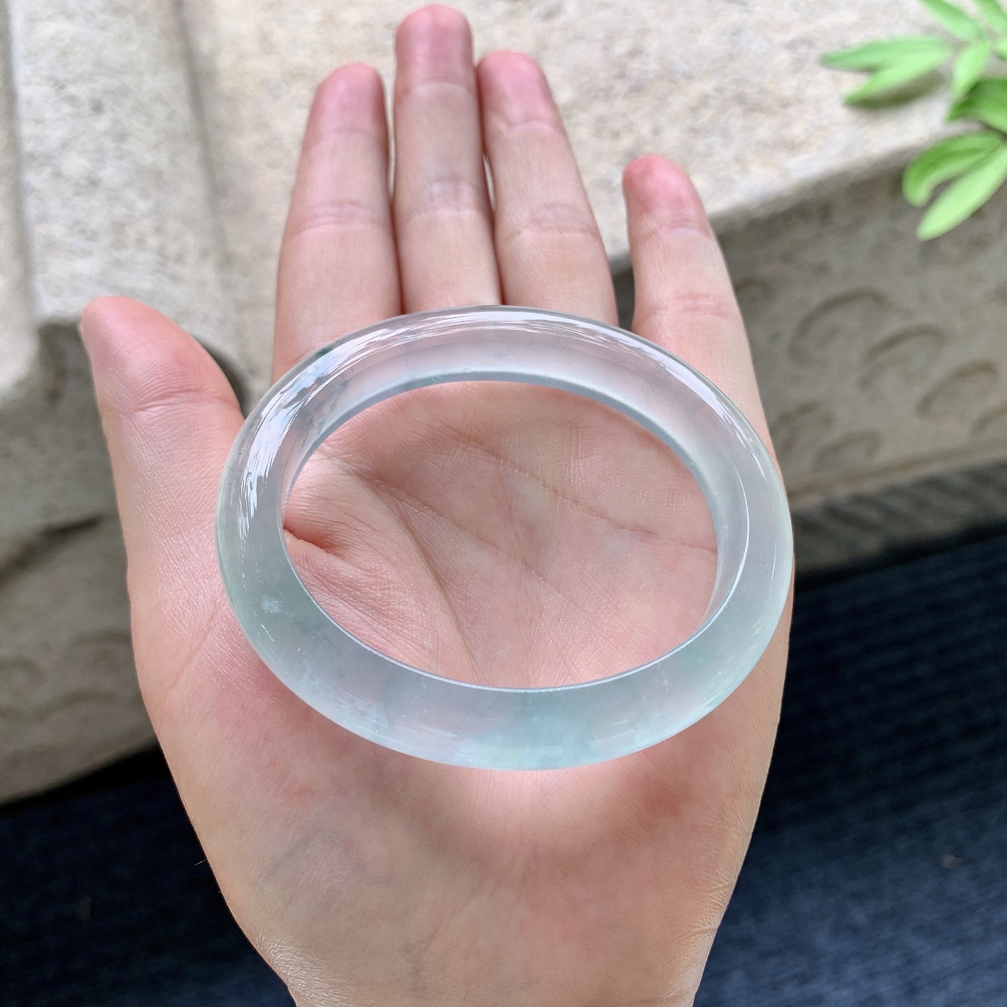 贵妃53 54 圈口54/45/10.5/7.8 编码N2092217 冰种飘花，起荧光，清透，水润