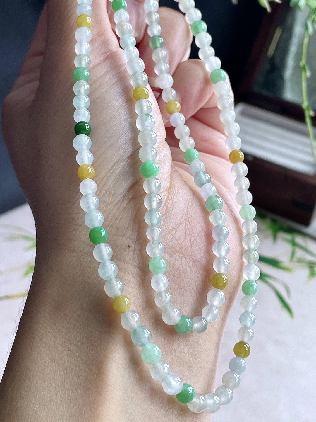 【珠子】冰多宝多彩珠链圆珠珠子珠链 【说明】缅甸 性比高 【尺寸】4.8mm，33cm 【重量】26克