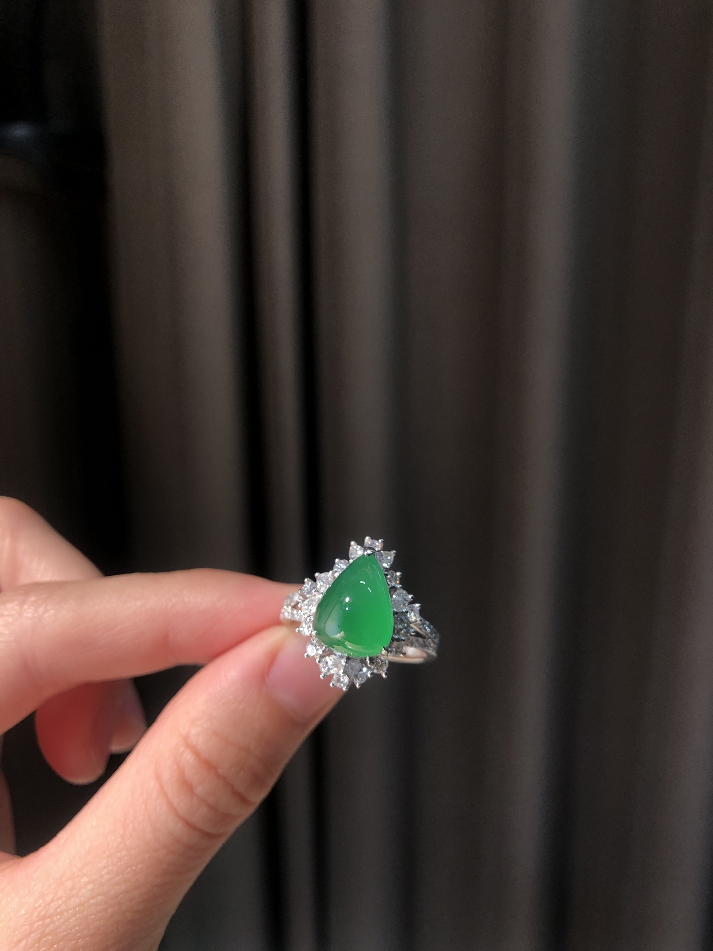️ 18k【金镶嵌冰绿水滴戒指】 尺寸：17.3×14.5×12.5 裸石11.8×8.6 玉见温润，典藏东方美韵