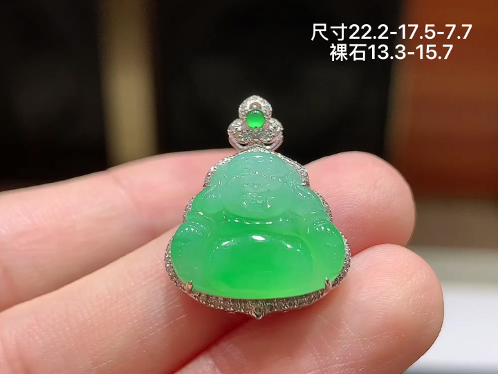 ️ 18K 阳绿佛公吊坠 无裂，尺寸，22.2-17.5-7.7