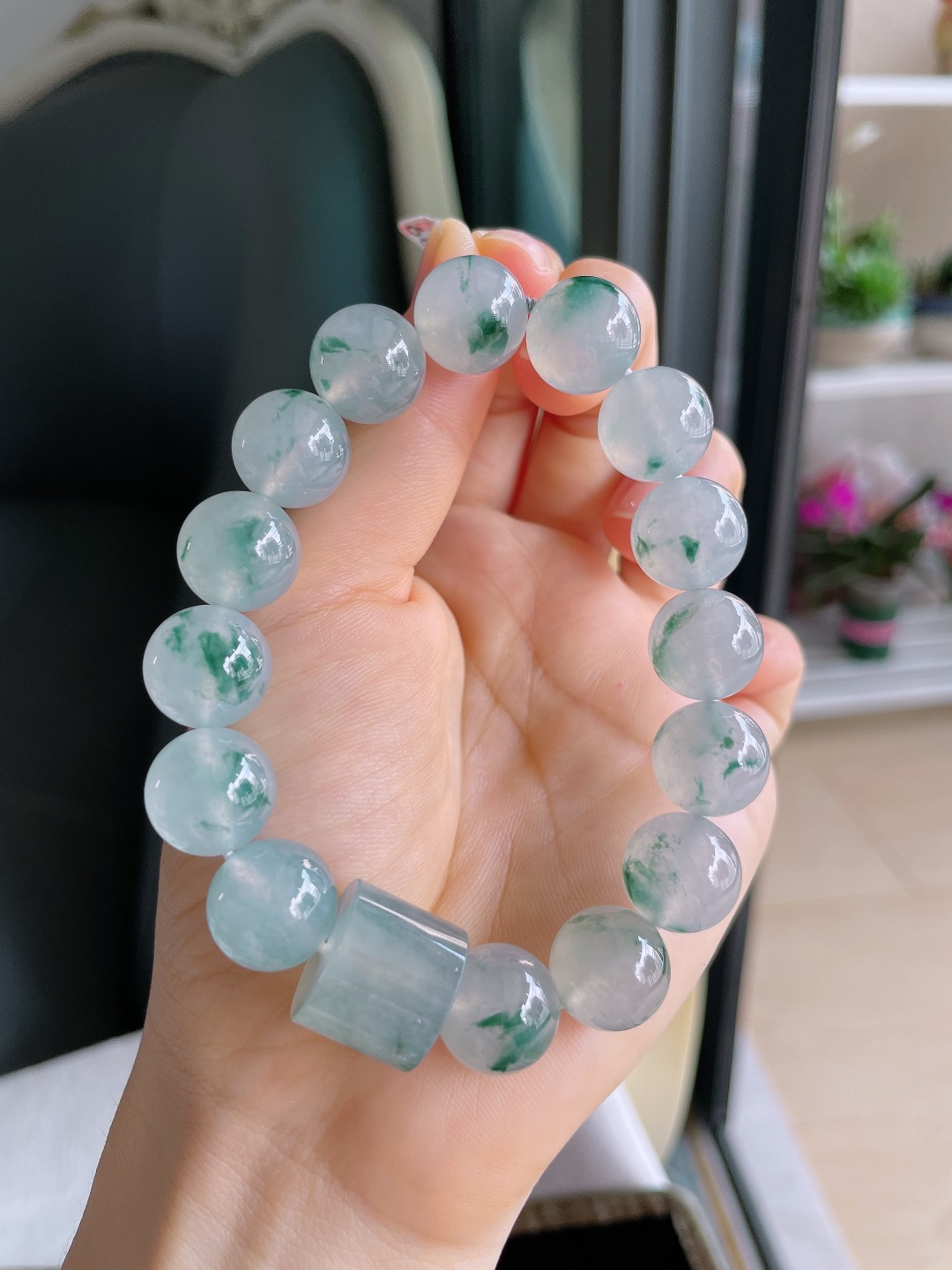 ️ ️，缅甸天然翡翠A货，老坑冰种飘花路路通手串，尺寸13.2mm，15.3-12.8mm。【编2966】