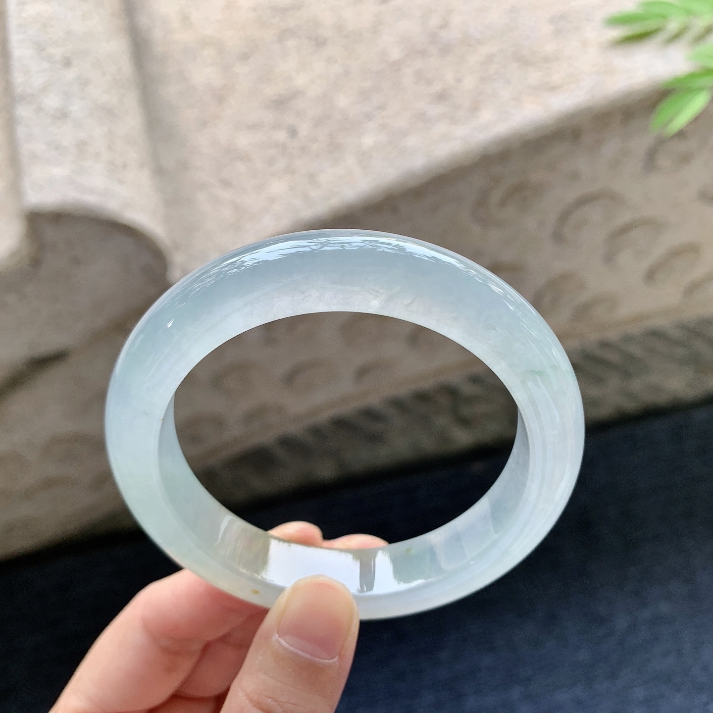 正圈55 56 圈口56.3/12.2/9.1 编码WW092360 冰糯飘黄翡，水润，种老，细腻，无裂