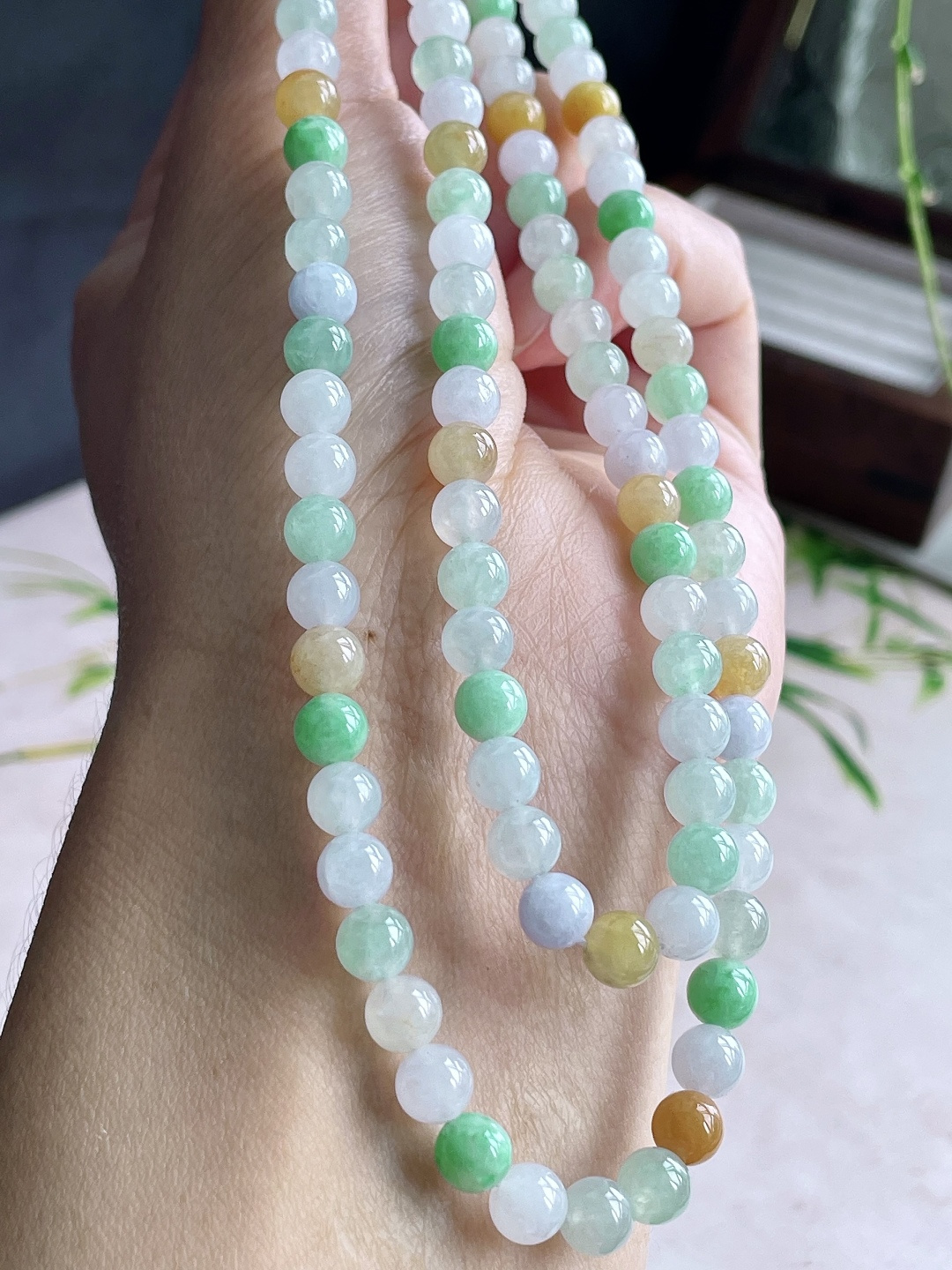 【珠子】冰多宝多彩珠链圆珠珠子珠链 【说明】缅甸 性比高 【尺寸】5.8mm，34cm 【重量】42.4克