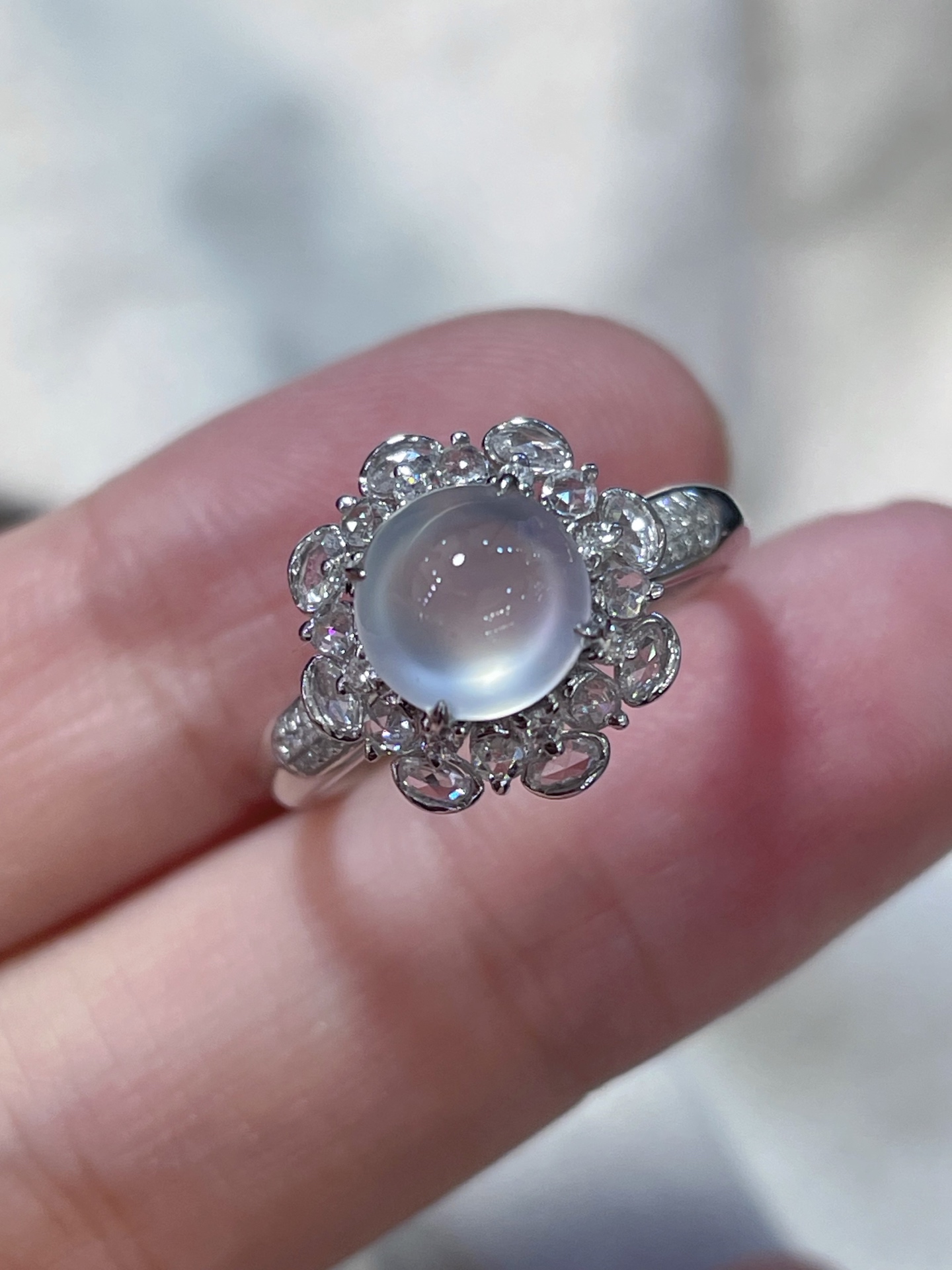 ️翡翠冰种蛋面戒指，起荧光，种水好好，裸石很饱满，专挑好品相，18k金钻石镶嵌，7.1-7.2-4