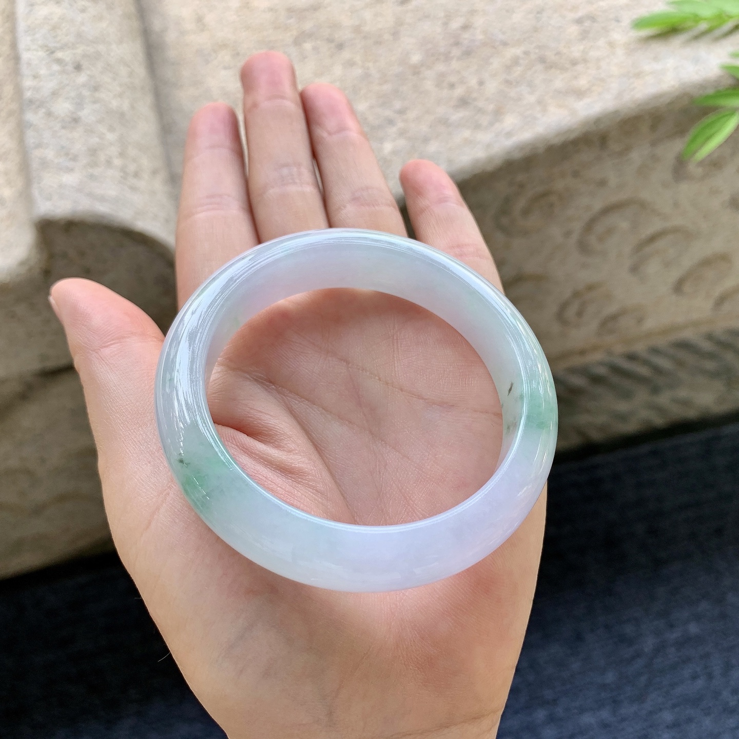 正圈53 54 圈口54.6/12.5/8.3 编码Q5092305 冰糯春彩，水润，种老，细腻，打灯有絮线