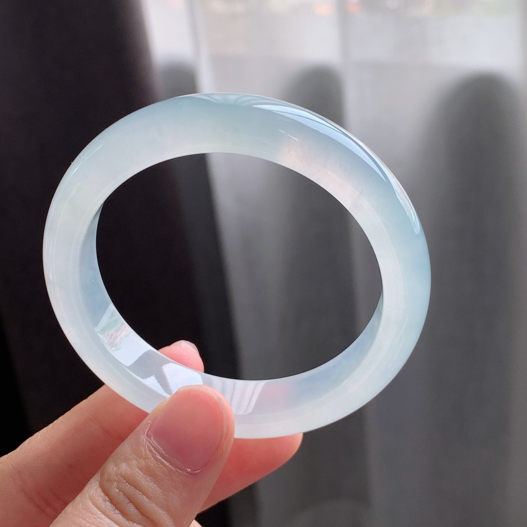 正圈51 52 圈口52.7/12.5/7.8 编码GJ092342 冰糯底色，水润，种老，细腻，打灯有棉线