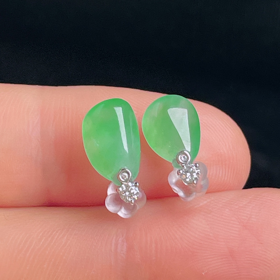 ️冰绿耳钉，18k镶嵌，老种起光，细底通透，尺寸：12.2/7.3/3.6mm0922
