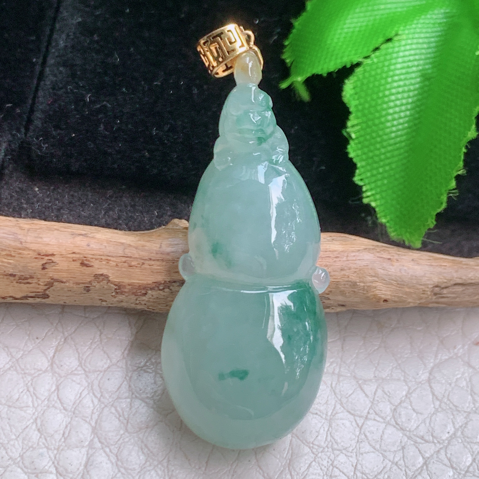 x54实拍37.6*16*9缅甸翡翠精雕高品质冰飘花饱满葫芦 玉葫芦玉吊坠