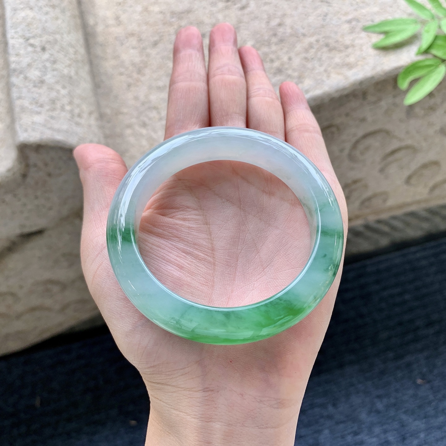 正圈54 55 圈口55.5/12.8/9.2 编码WW092231 冰糯辣绿，水润，种老，细腻，无