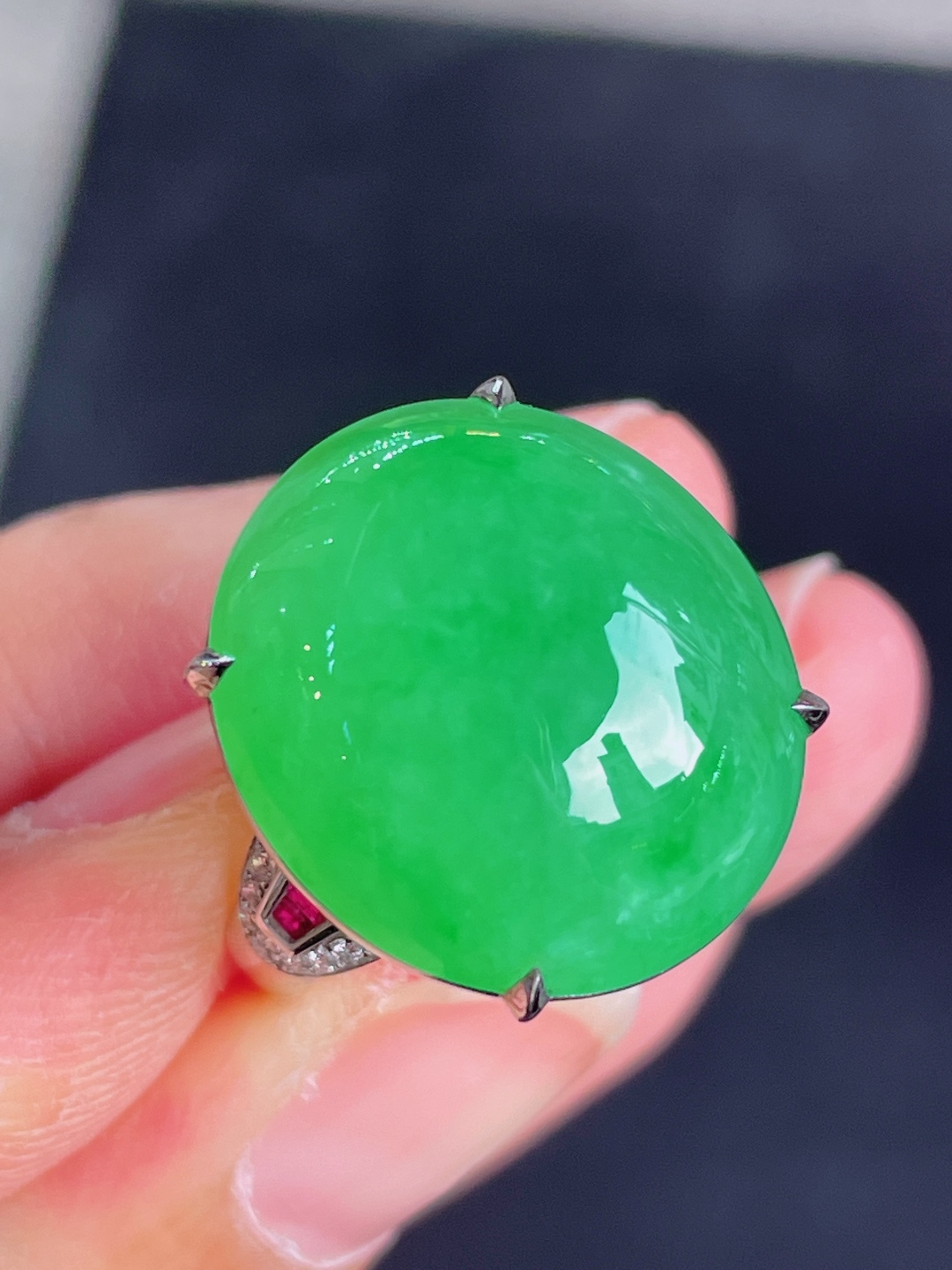 ️冰种绿蛋面戒指 晶莹剔透，新颖时尚，无裂，19-17.5-7