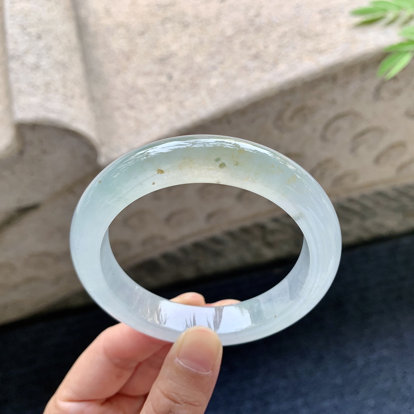 正圈55 56 圈口56.3/12.2/9.1 编码WW092360 冰糯飘黄翡，水润，种老，细腻，无裂