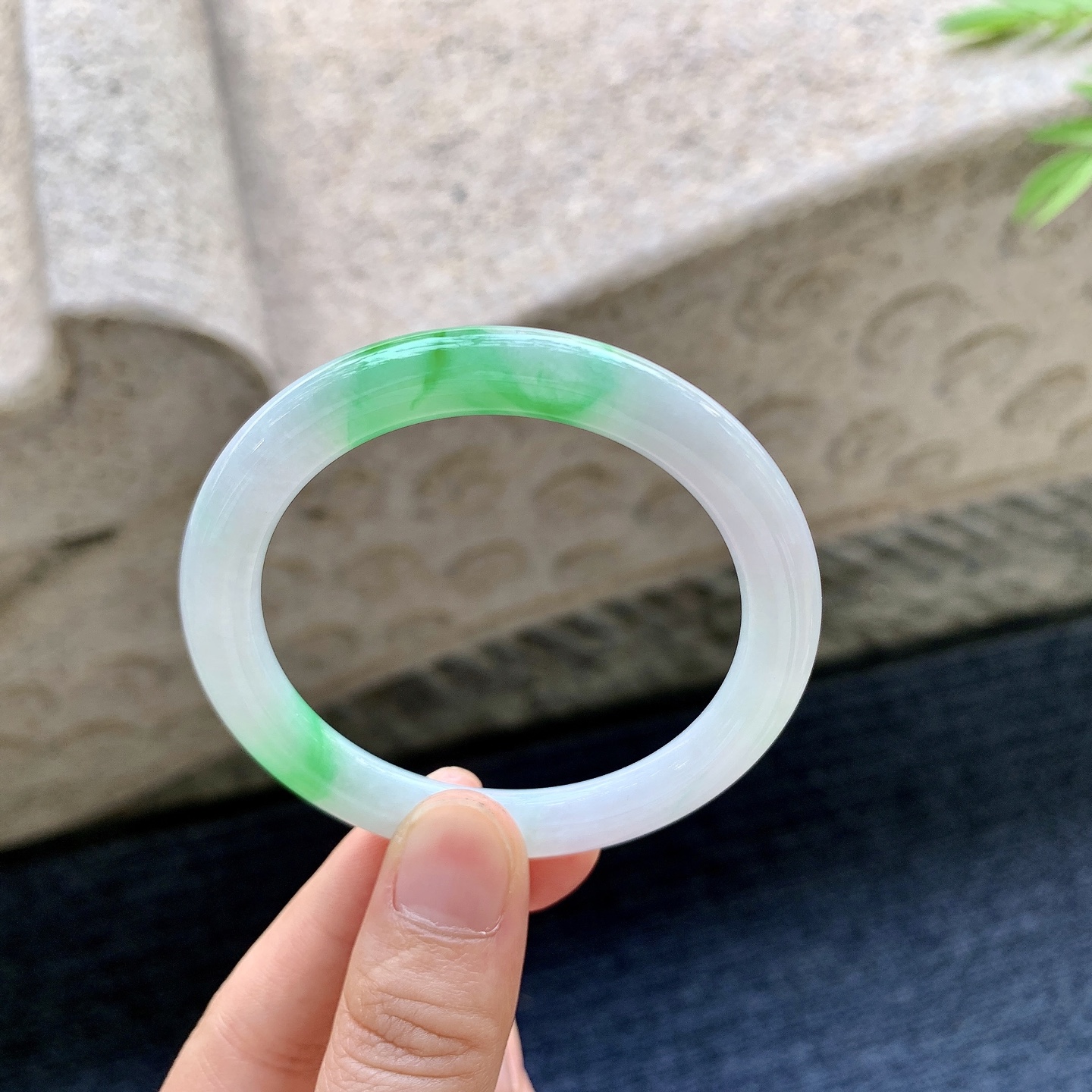 圆条49 50 圈口50.3/7.5/8 编码DZ092302 细糯飘阳绿，水润，种老，细腻，有纹线