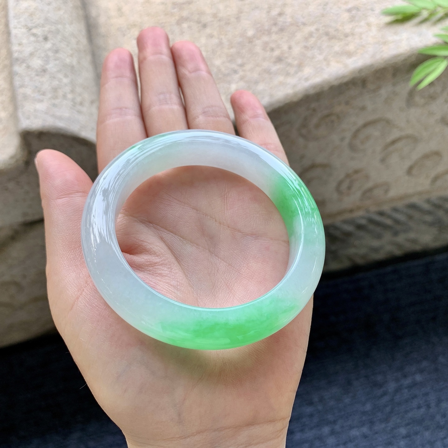 正圈54 55 圈口55.7/12.3/9.7 编码H3092354 冰糯飘辣阳绿，水润，种老，细腻