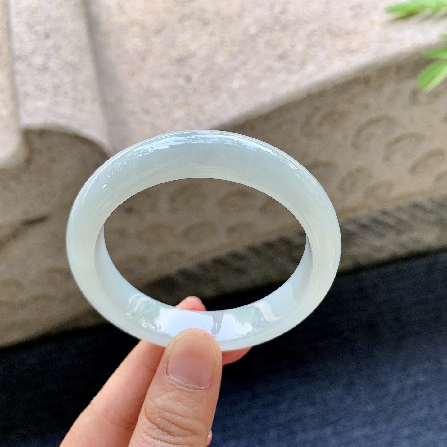 正圈51 52 圈口52.9/12.4/7.8 编码T1092309 细糯底色，水润，种老，细腻，打灯有棉线