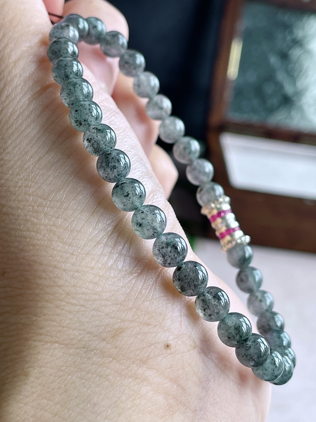 【珠子】冰乌鸡手串圆珠珠子手串 【说明】缅甸 性比高 【尺寸】5.5mm 【重量】11.8克