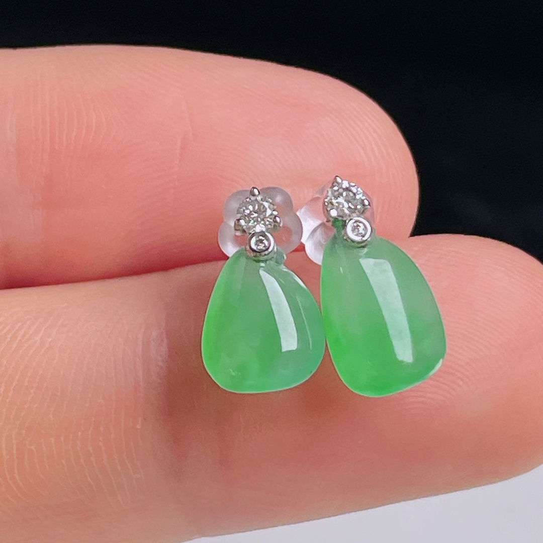 ️冰绿耳钉，18k镶嵌，老种起光，细底通透，尺寸：12.2/7.3/3.6mm0922