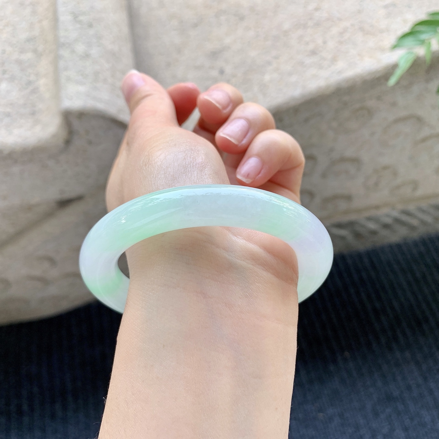 圆条54 55 圈口55.8/10.8/10.9 编码Q5092225 冰糯春彩，水润，种老，细腻，无裂