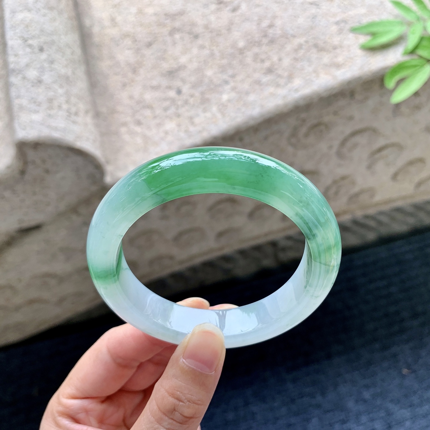 正圈54 55 圈口55.5/12.8/9.2 编码WW092231 冰糯辣绿，水润，种老，细腻，无裂