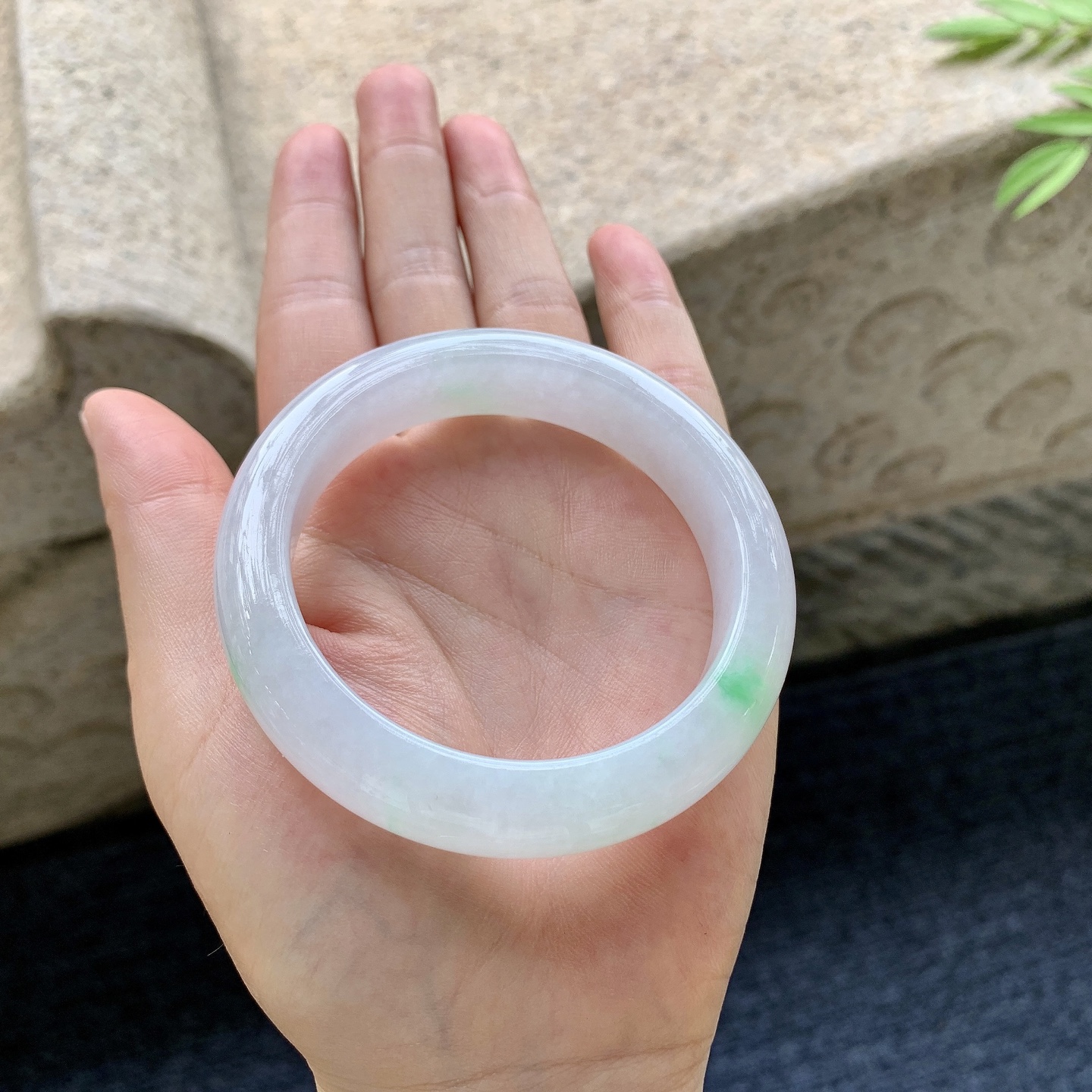 正圈54 55 圈口55.4/13/9 编码GF092329 细糯飘绿，水润，种老，细腻，无裂