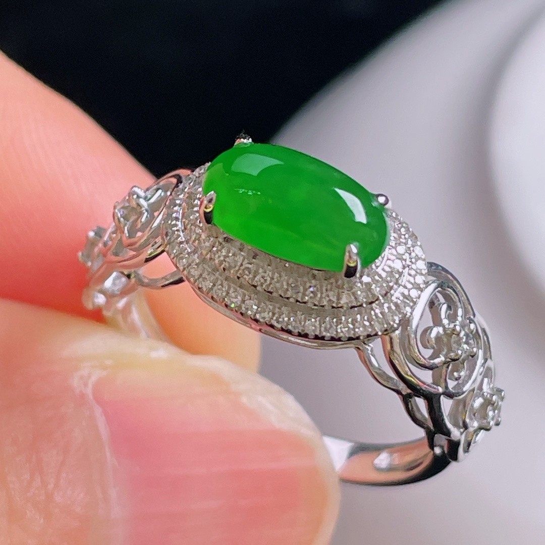 ️冰绿戒指，18k镶嵌，老种起光，细底通透，尺寸：裸石8.6/4.8/3mm0922