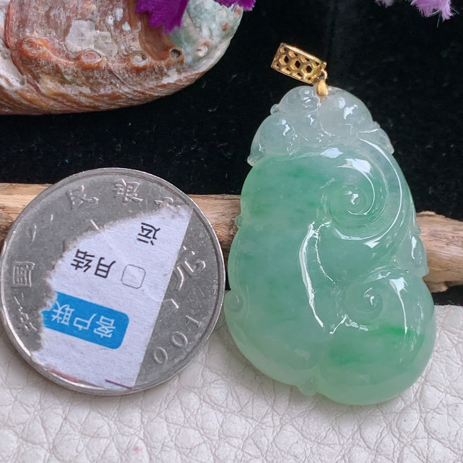 x54实拍35.8*23.3*5.8缅甸翡翠精雕高品质冰飘绿饱满祥云如意锁骨坠 玉吊坠