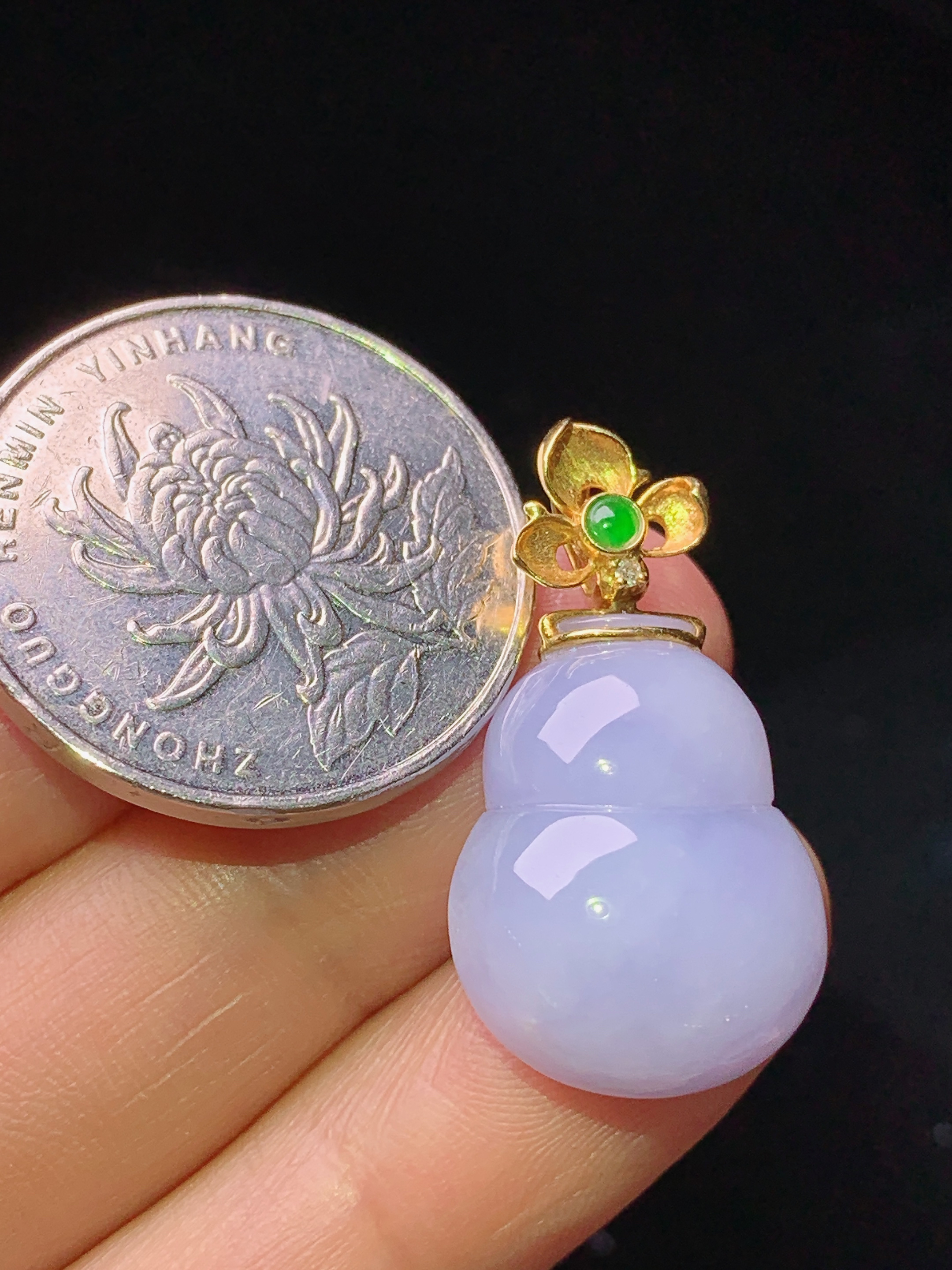 18k金镶嵌淡紫罗兰葫芦吊坠 玉质细腻 色泽艳丽清新 水润亮眼 整体尺寸28.3*15.2*7.2 b1