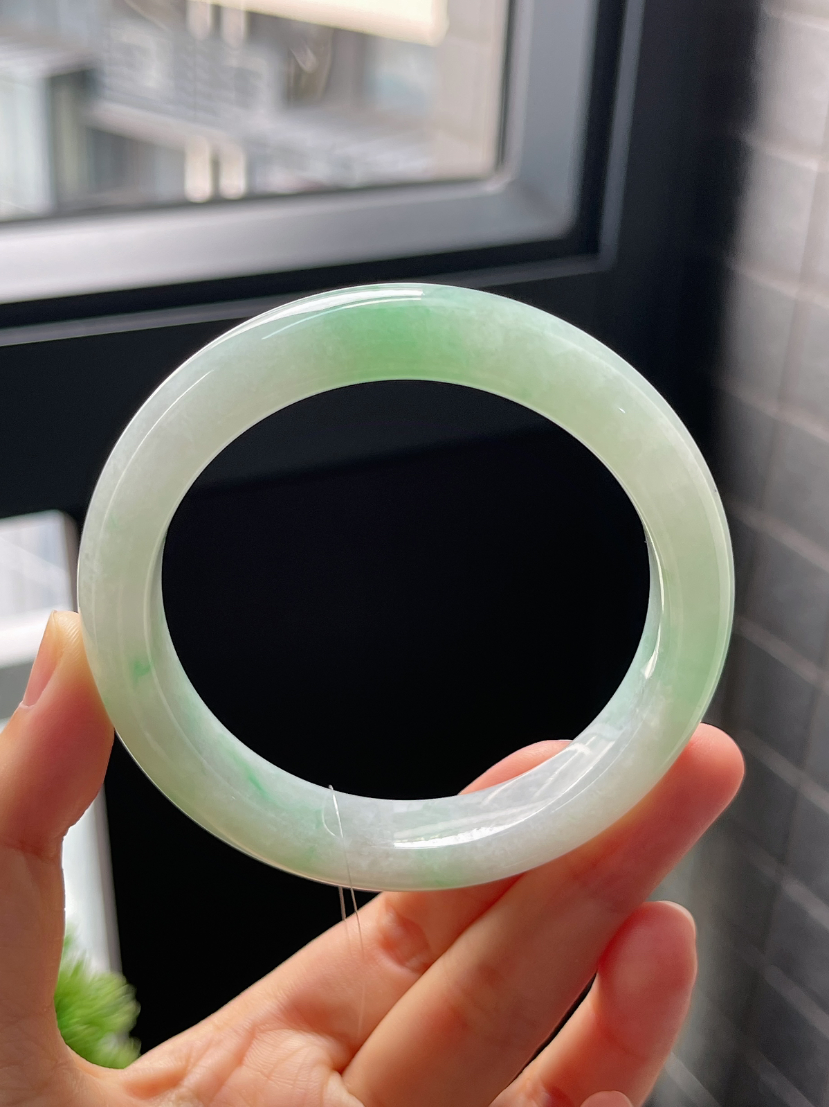 正圈58.1圈口，翡翠冰糯种飘绿手镯