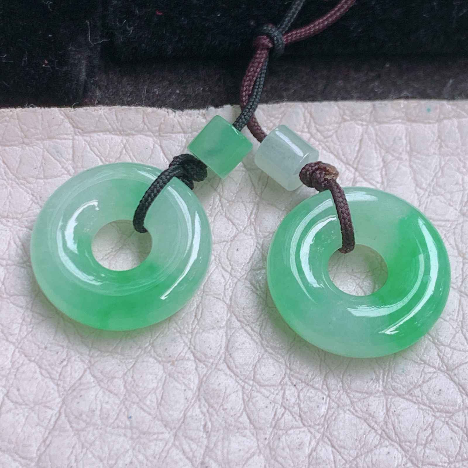 ktj实拍15*3.8缅甸翡翠精雕高品质冰甜绿甜甜圈一对