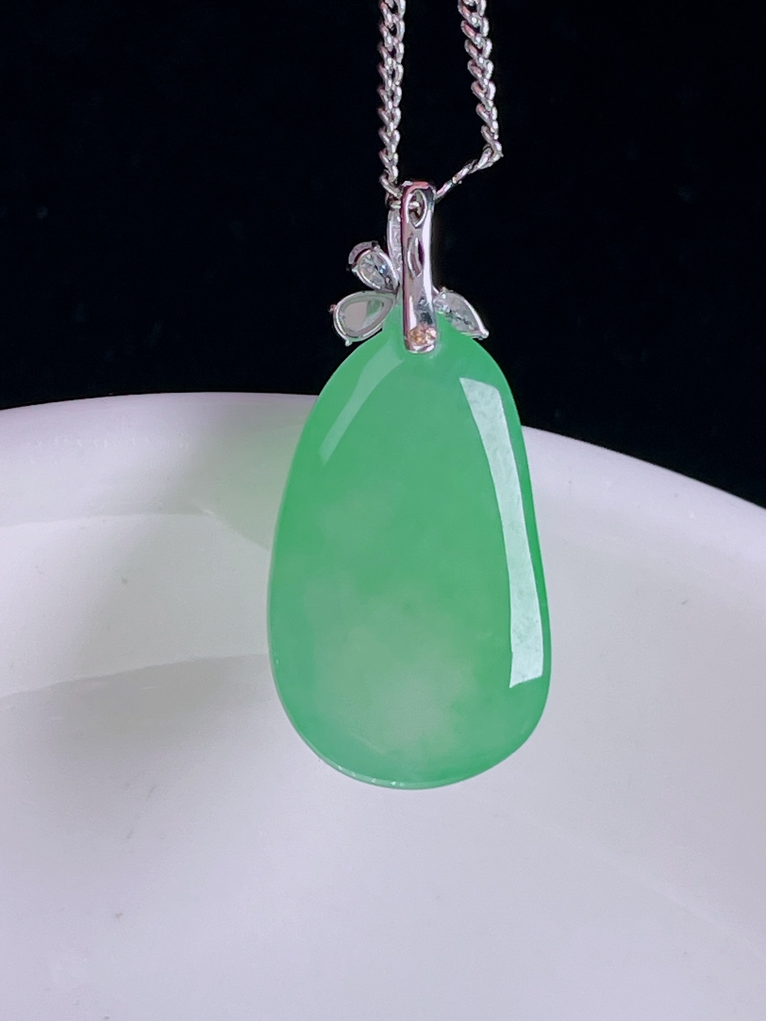 冰绿福瓜，18k镶嵌，老种起光，细底通透，尺寸：25.3裸石21/12/6.8mm0922