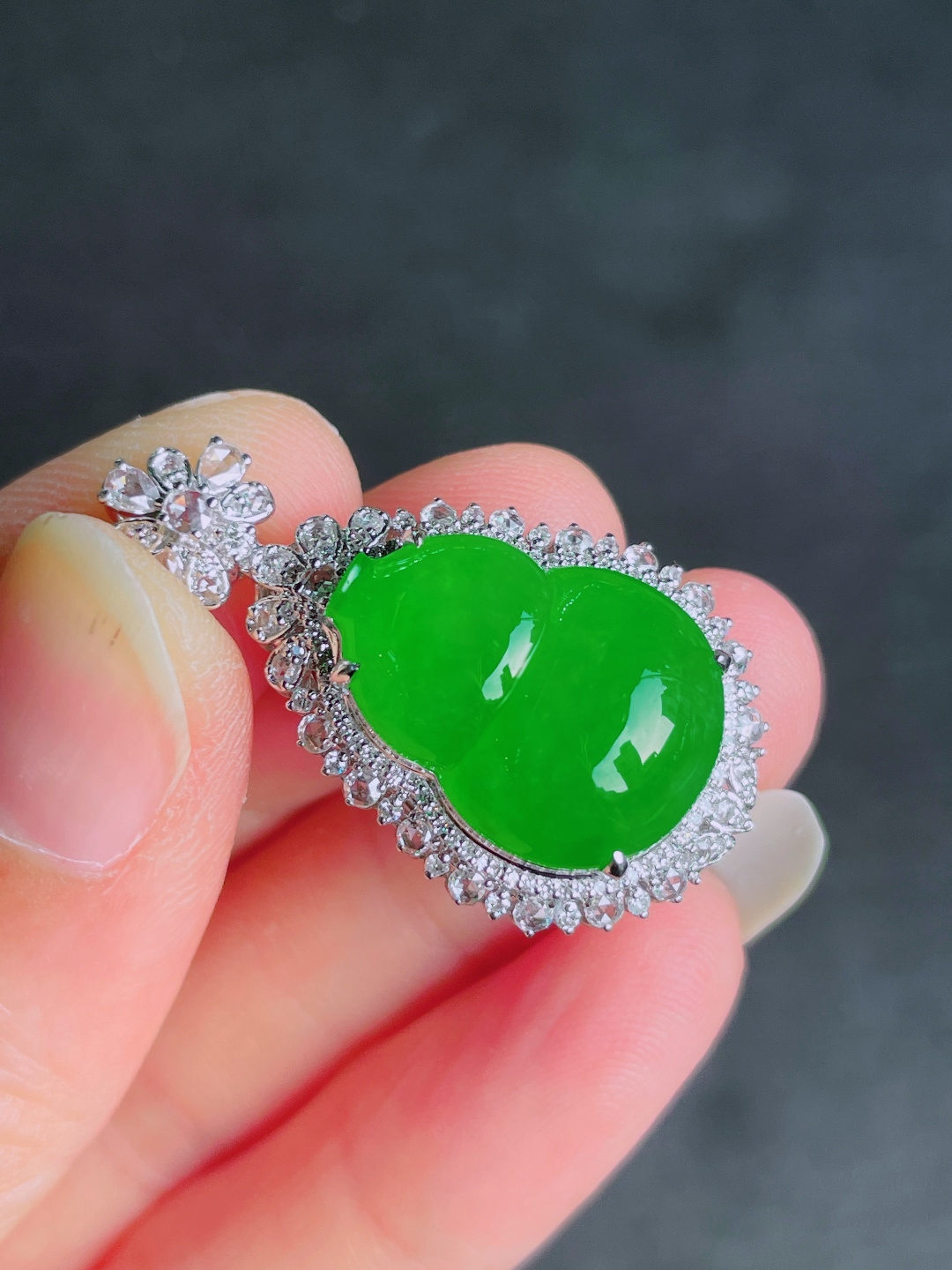 ️高冰绿葫芦吊坠，晶莹剔透，新颖时尚，无裂，9.8-14.5-6