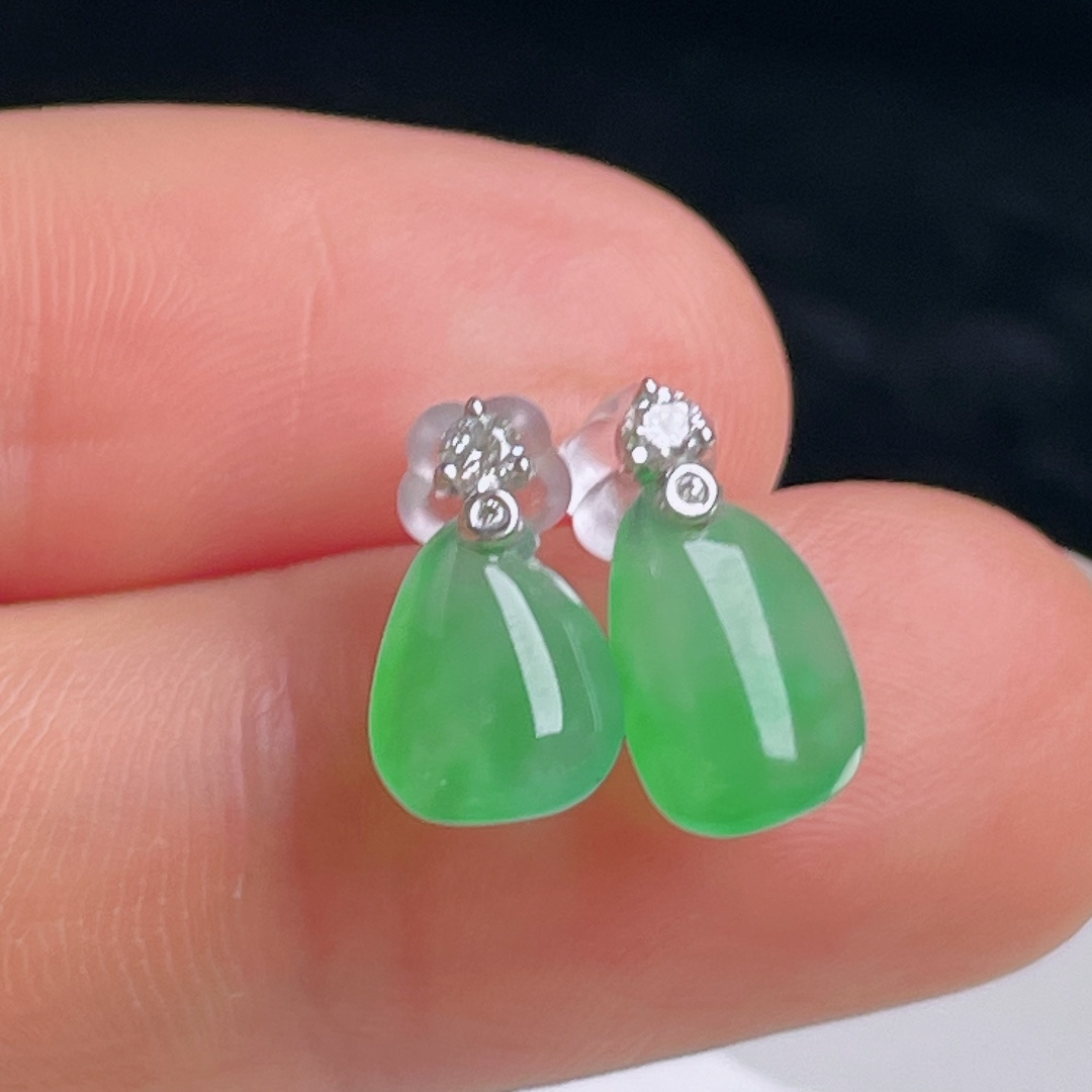 ️冰绿耳钉，18k镶嵌，老种起光，细底通透，尺寸：12.2/7.3/3.6mm0922