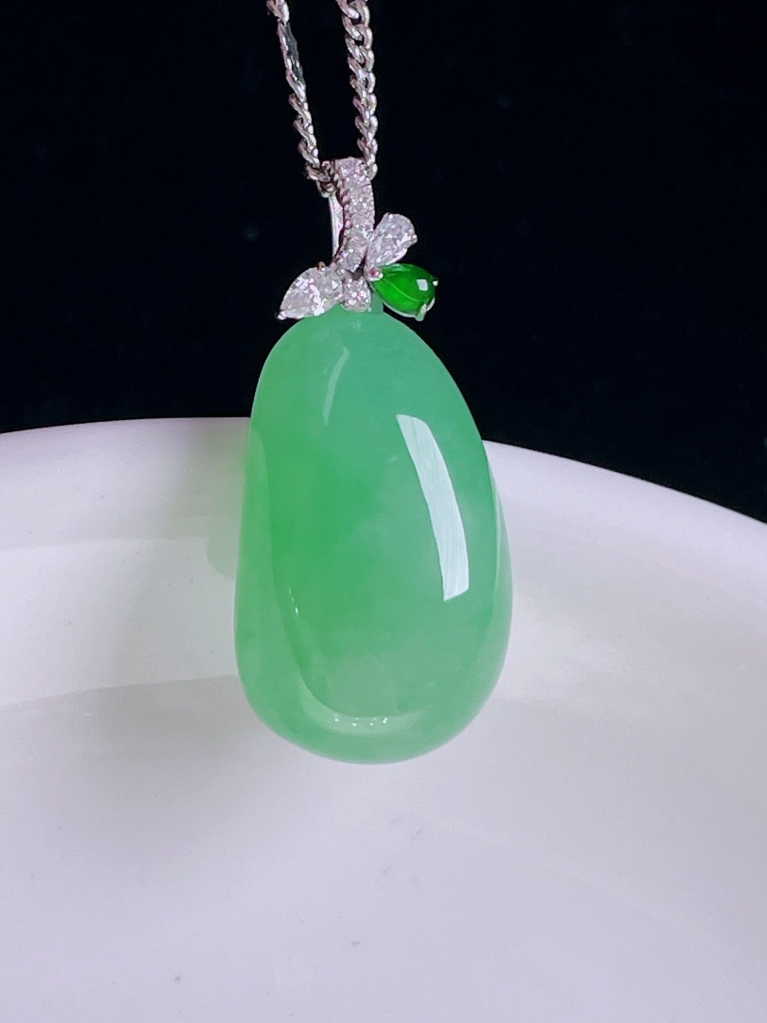 冰绿福瓜，18k镶嵌，老种起光，细底通透，尺寸：25.3裸石21/12/6.8mm0922