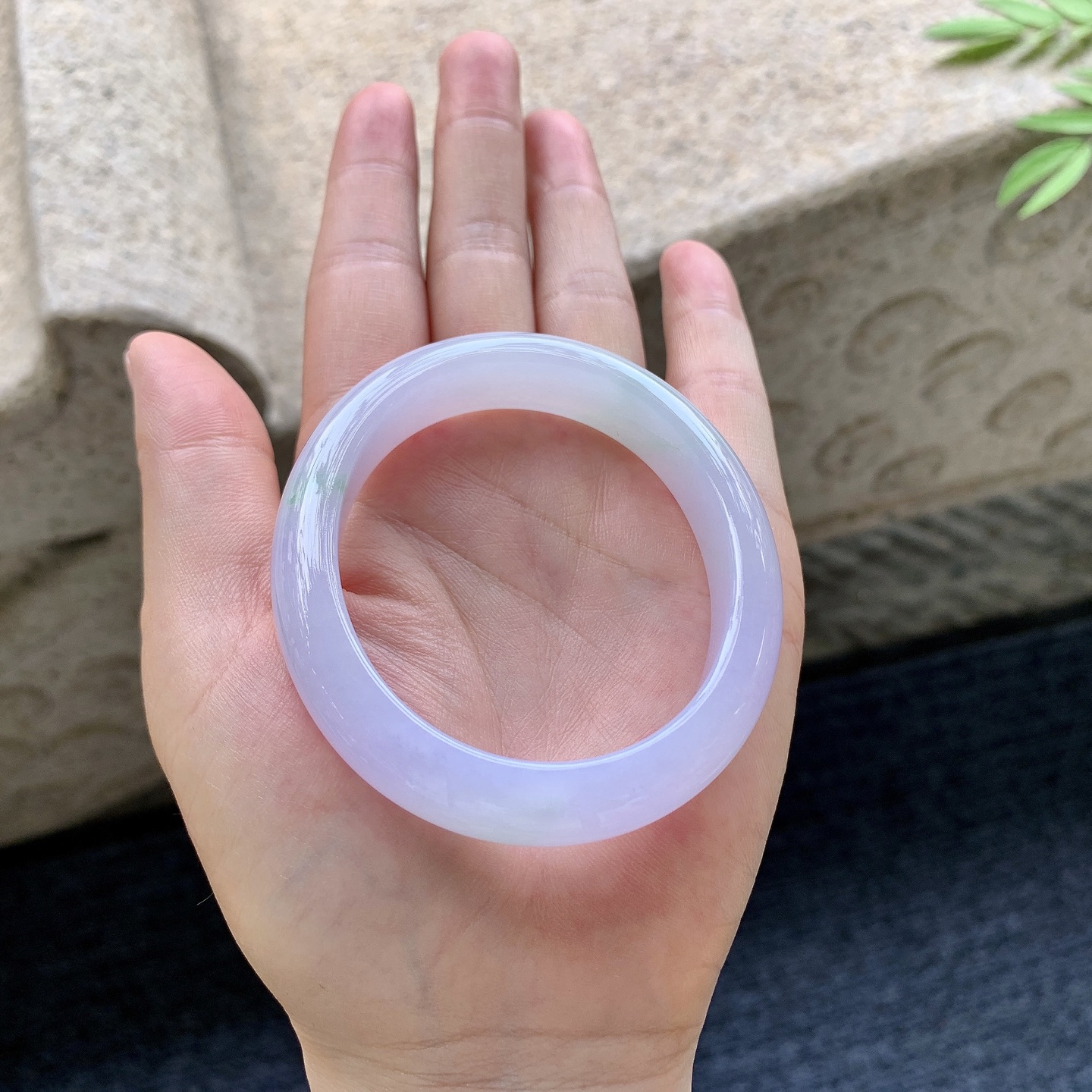 贵妃54 55 圈口55.7/48.8/12.2/8 编码G9092325 春彩，水润，种老，细腻，有纹线