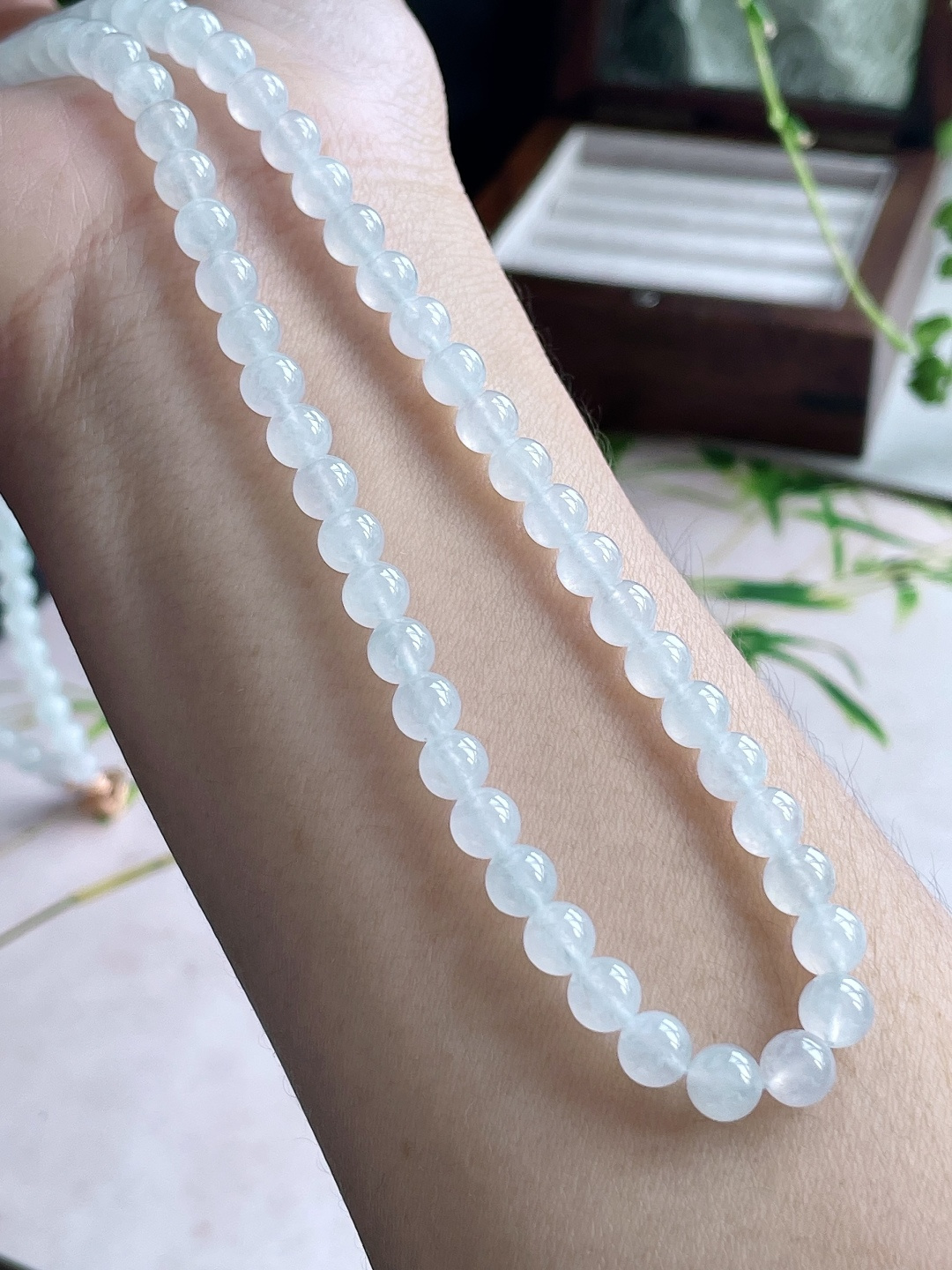 【珠子】白冰珠链圆珠珠子珠链 【说明】缅甸 性比高 【尺寸】5.7mm，35cm 【重量】40.4克