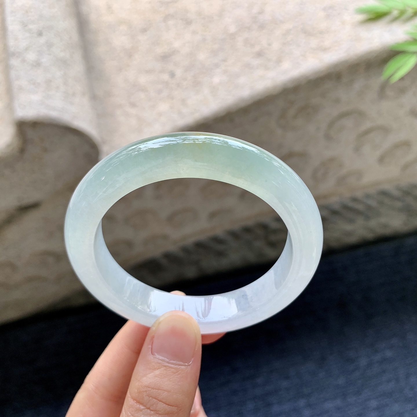 正圈51 52 圈口52.4/11.4/8.6 编码GF092324 冰糯飘黄翡，水润，种老，细腻，无裂
