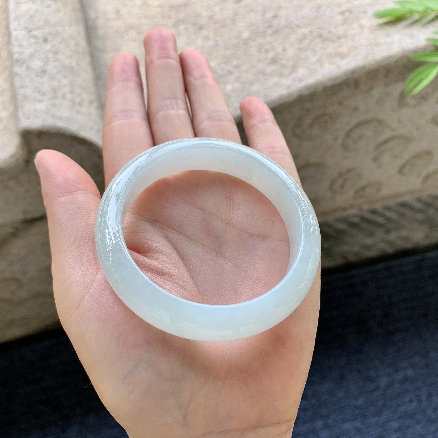 正圈51 52 圈口52.9/12.4/7.8 编码T1092309 细糯底色，水润，种老，细腻，打灯有棉线