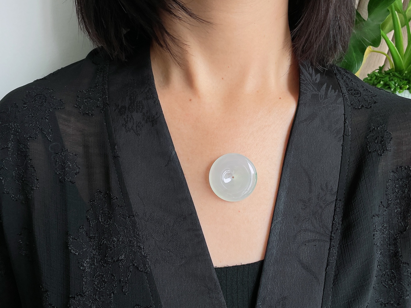 【裸石】飘花平安扣大平安扣吊坠 【说明】缅甸 无裂 性比高 厚装 【尺寸】35.2-6 【重量】15.8克