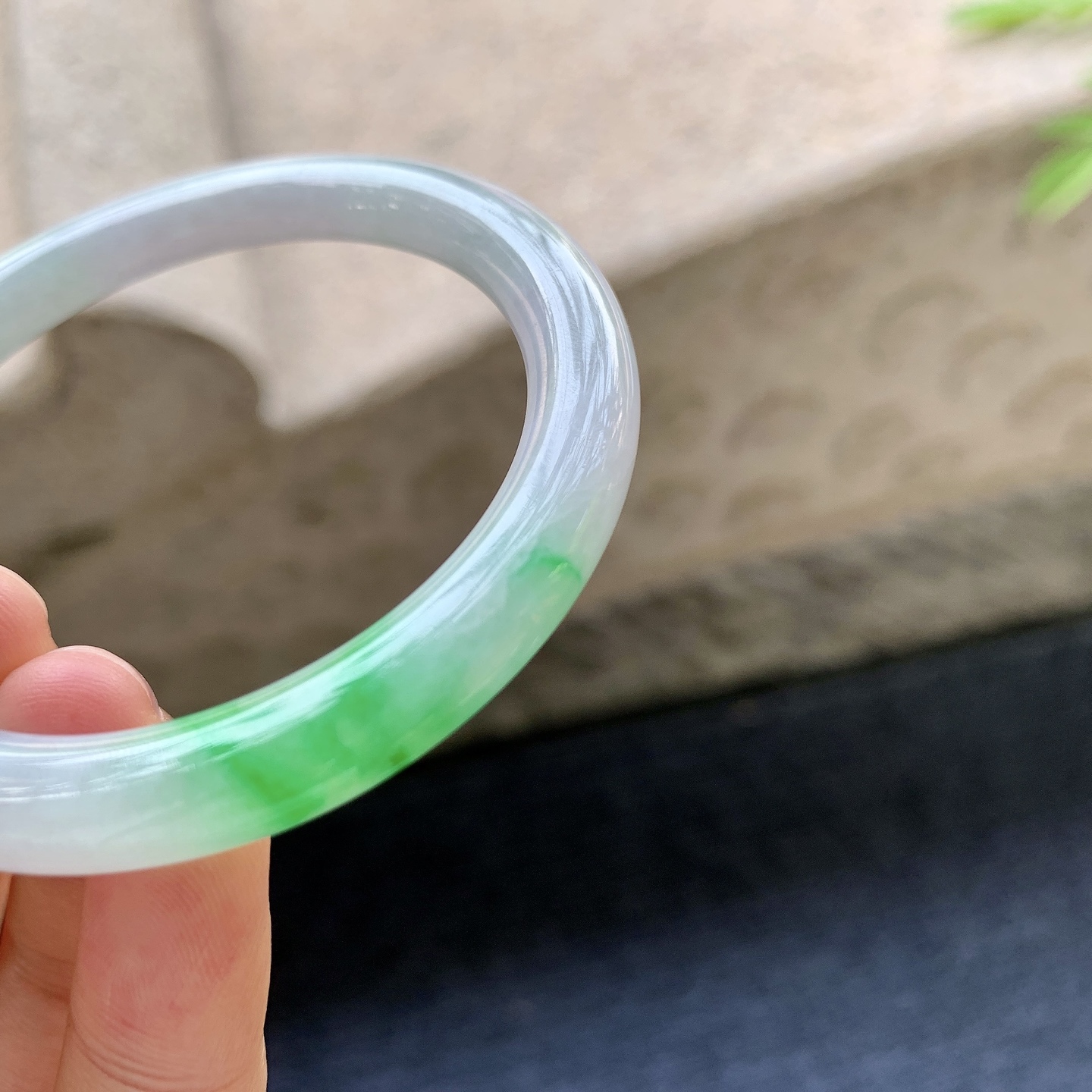 圆条49 50 圈口50.3/7.5/8 编码DZ092302 细糯飘阳绿，水润，种老，细腻，有纹线