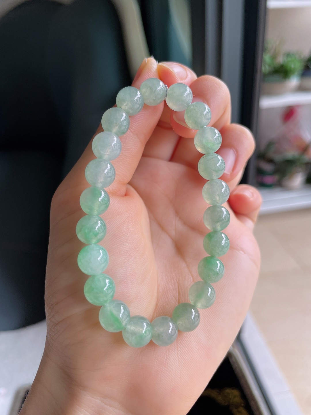 ️，缅甸天然翡翠A货，冰飘花手串，尺寸：8.6mm。【编4697】