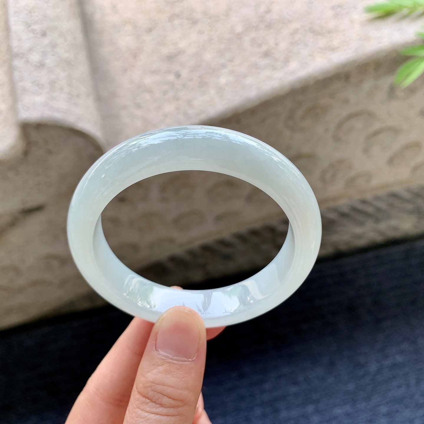 正圈51 52 圈口52.9/12.4/7.8 编码T1092309 细糯底色，水润，种老，细腻，打灯有棉线