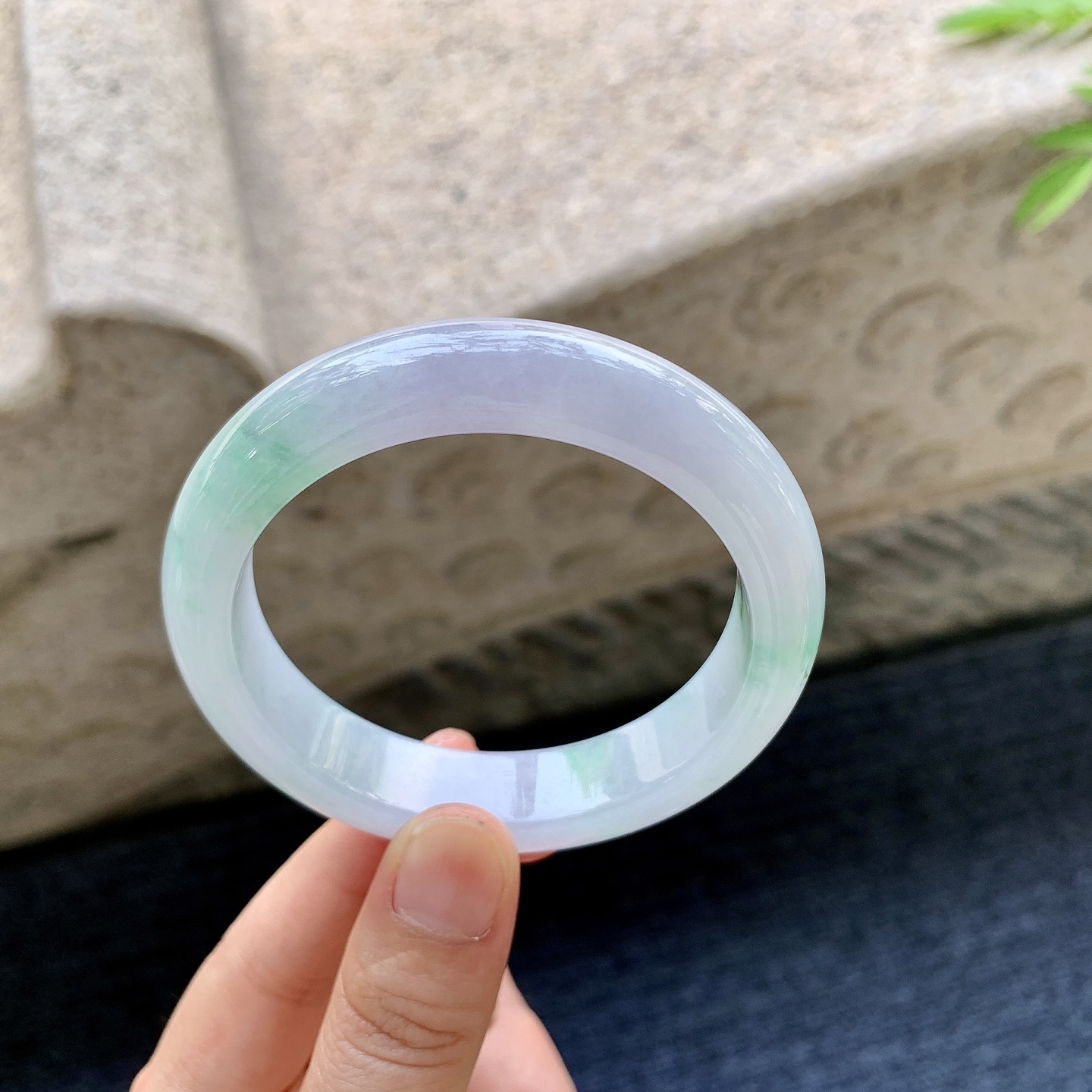 正圈53 54 圈口54.6/12.5/8.3 编码Q5092305 冰糯春彩，水润，种老，细腻，打灯有絮线
