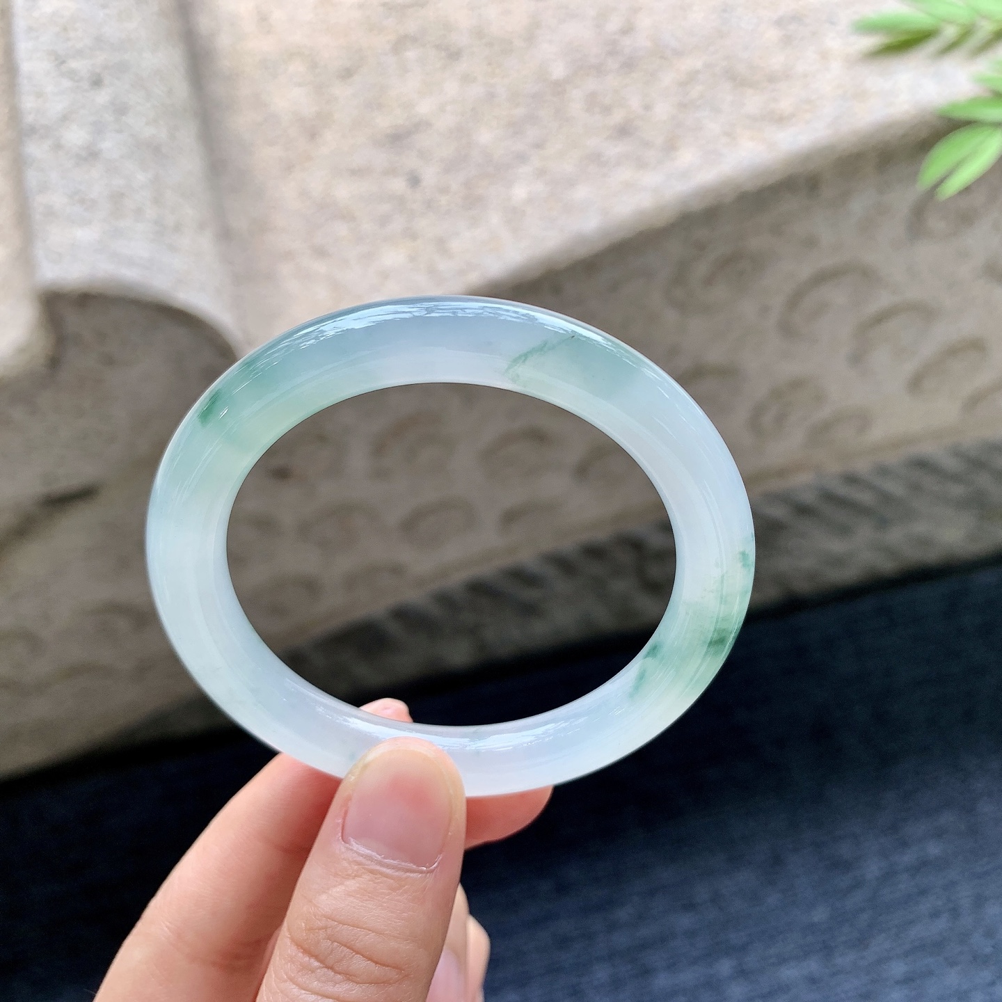 圆条50 51 圈口51.7/8.8/8.5 编码GF092327 糯冰飘花，水润，种老，细腻，有纹线