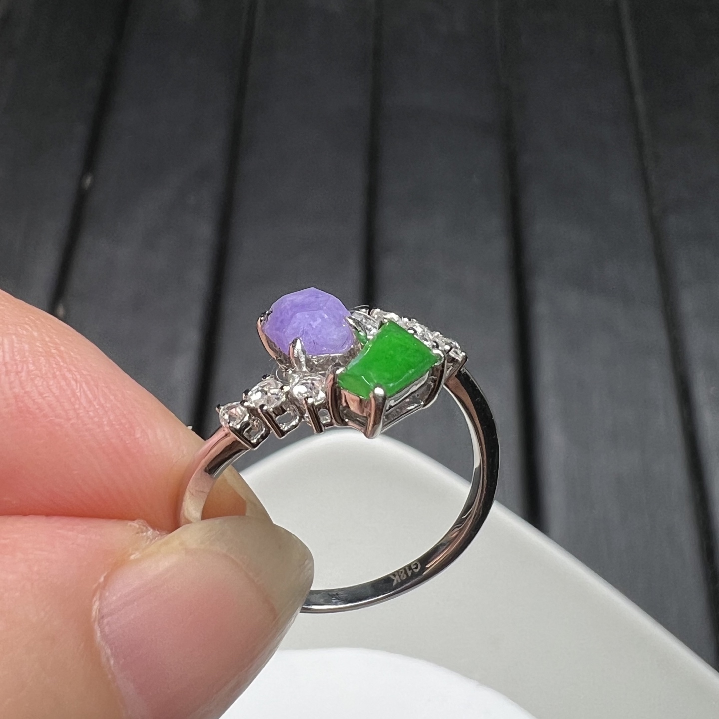 ️18k金钻石镶嵌冰种起光阳绿色翡翠双色戒指天然缅甸A货精品，6-3.8-4.5